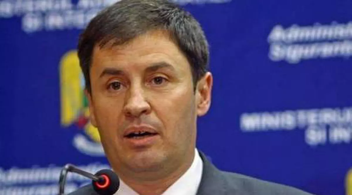 10.000 de poliţişti incompetenţi daţi afară