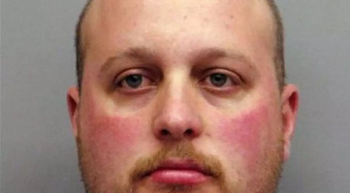 Enervat că trebuia să-şi îngrijească fiul bolnav, tatăl a decis să-l decapiteze!