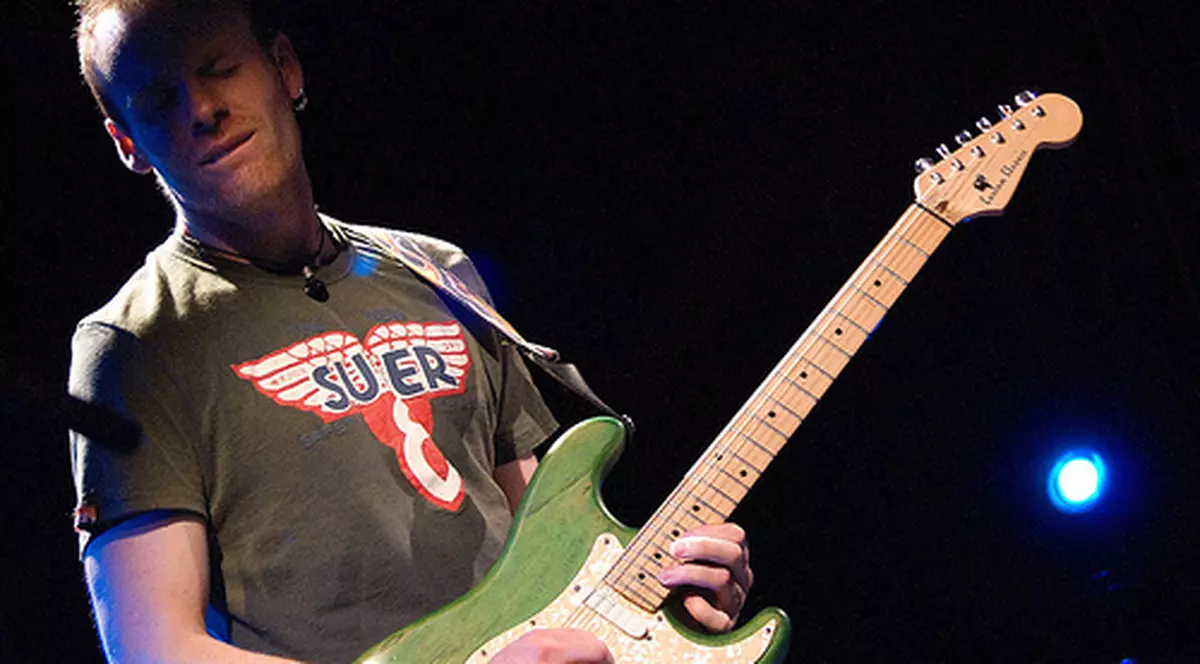 Joe Gooch (Ten Years After) dedică o piesă în exclusivitate româncelor