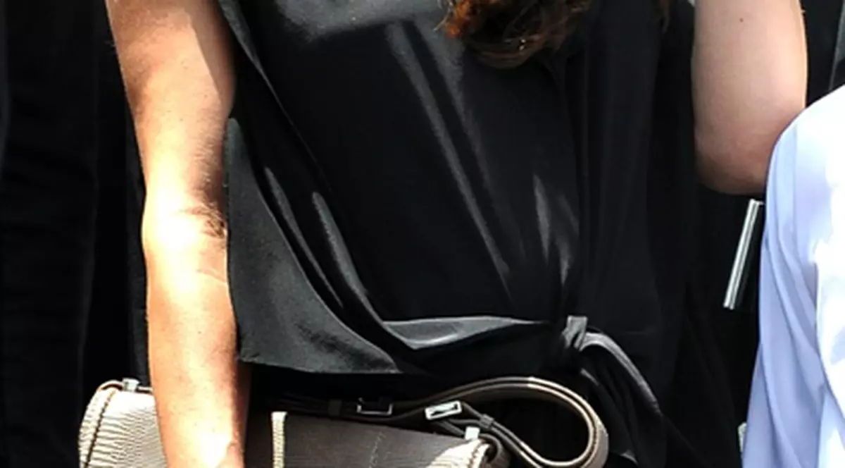 Victoria Beckham, criticată pentru modul în care îşi îmbracă copiii