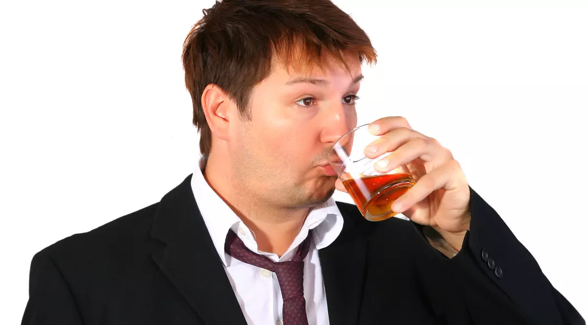 Specialiştii americani cred că o bere băută în fiecare seară poate duce la alcoolism