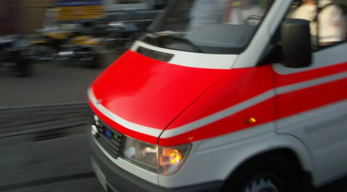 S-a urcat la volan fără permis şi a lovit un bărbat pe trecerea de pietoni