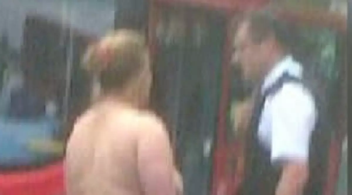 Forţaţi să se dezbrace în stradă! Situaţia de la Londra a scăpat de sub control