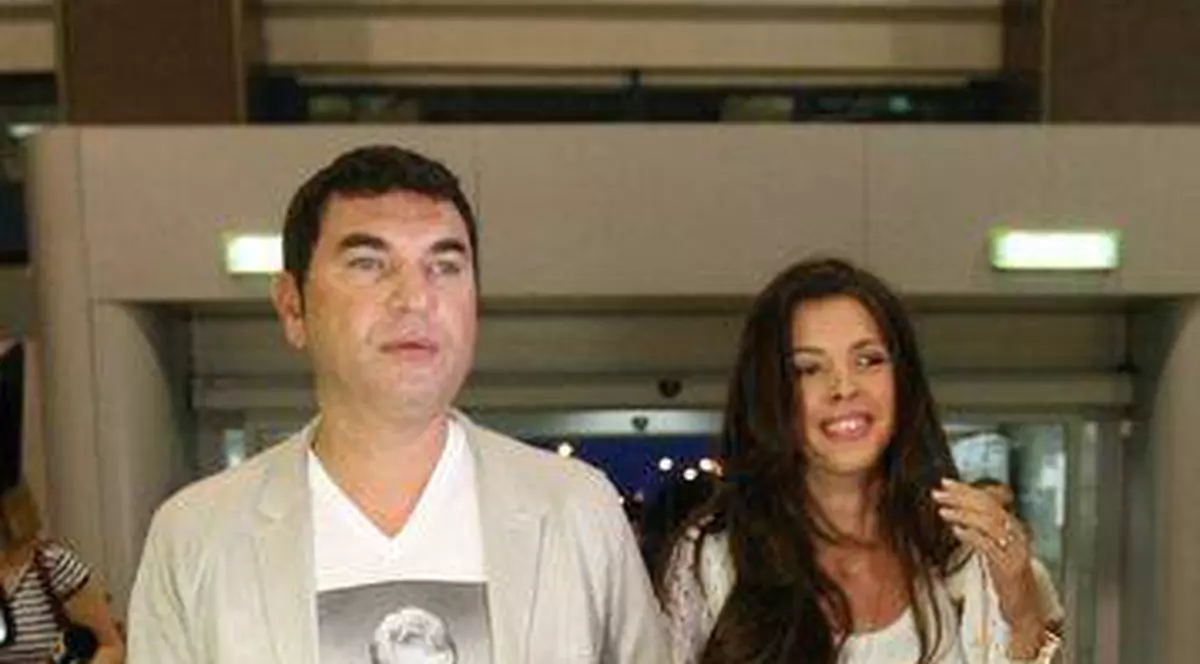 EXCLUSIV/ Cristi Borcea a semnat divorțul sub privirile disperate ale fiului care îl implora să rămână cu el. ”O vrăjitoare rea mi te-a furat!”