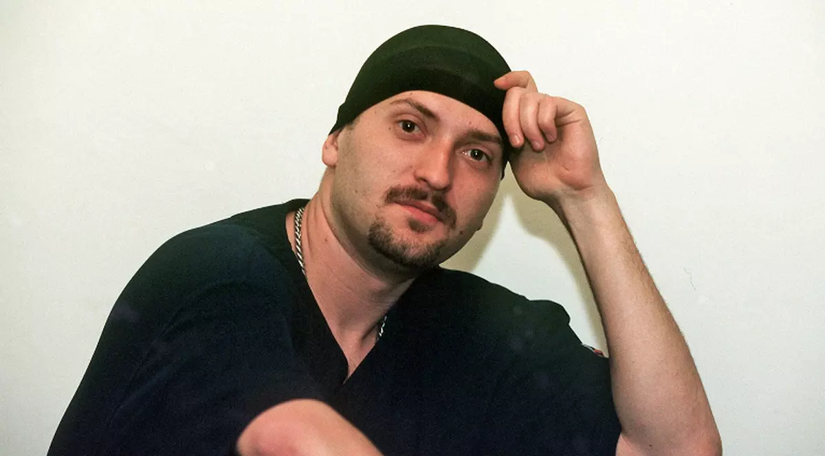 Mesaj dur al lui Cheloo despre politicieni: "Toţi sunt nişte fomişti, vânzători de ţară" 