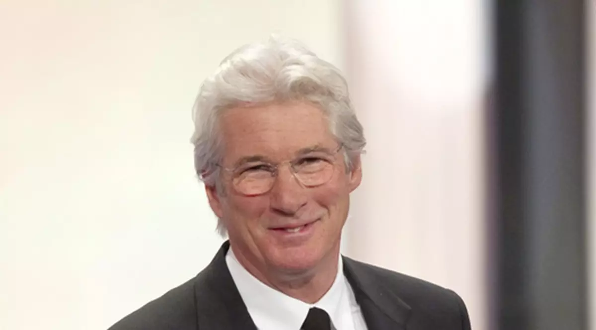 Richard Gere îşi vinde cele peste o 100 de chitare în scopuri caritabile