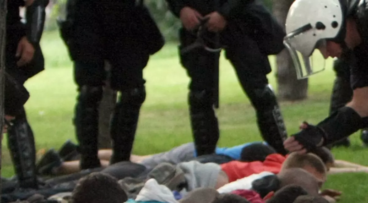 Cât tupeu! Țiganii i-au ocupat casa şi i-au distrus-o