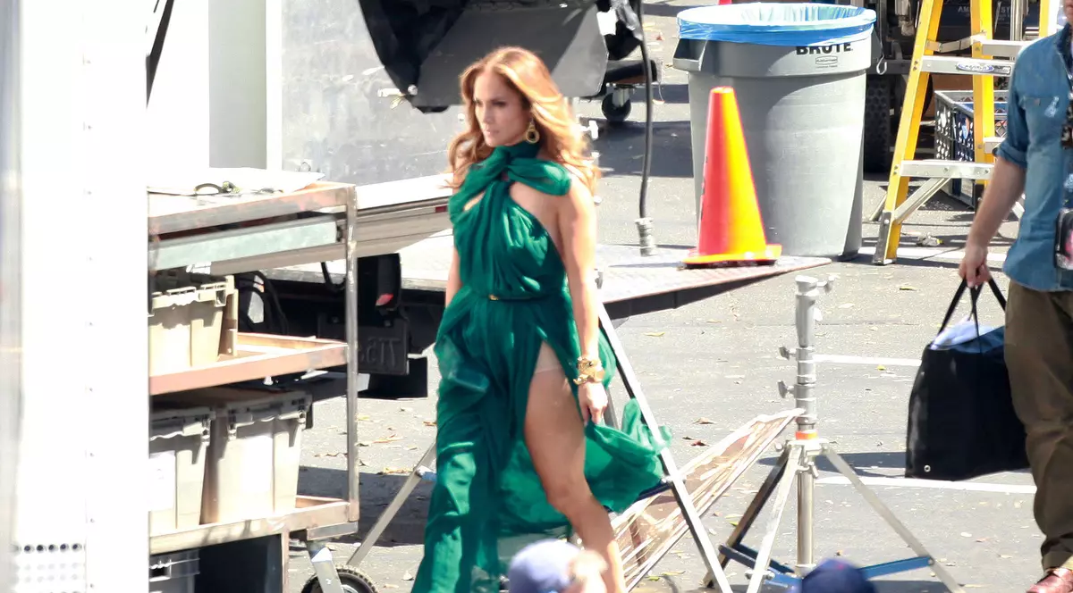 Moartea pasiunii! Jennifer Lopez are chiloţi de babă şi celulita cât casa