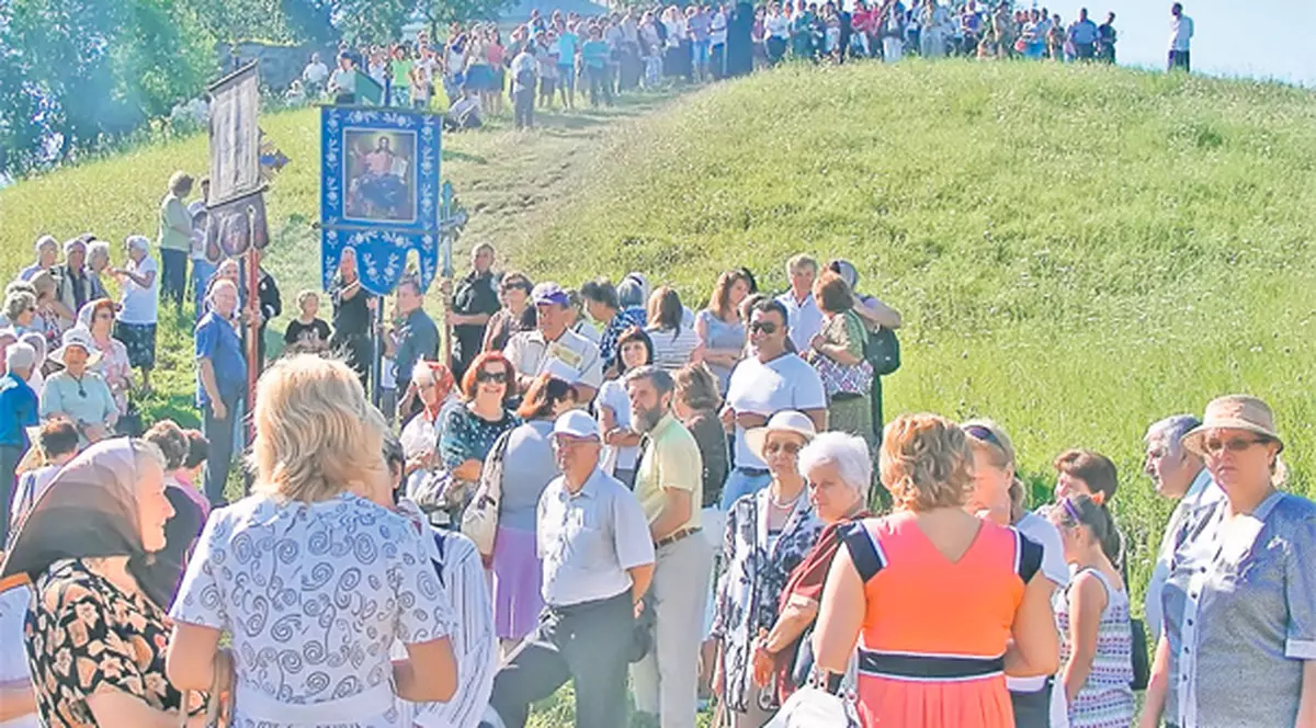 Mii de credincioşi s-au adunat de Sfânta Maria la mănăstiri