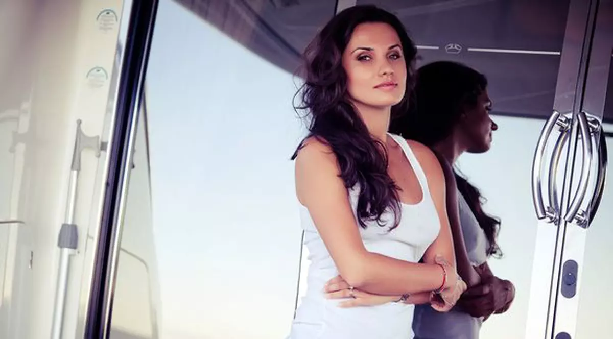 Soţia lui Stelea dă de pământ cu manechinele "de carton": "La noi, orice fată care defilează în lenjerie intimă e manechin"