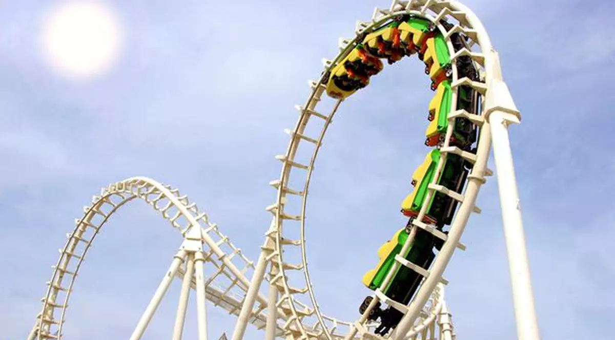 Un Rollercoaster şi un tobogan cu apă cu bărci vor funcţiona de luna viitoare în Capitală