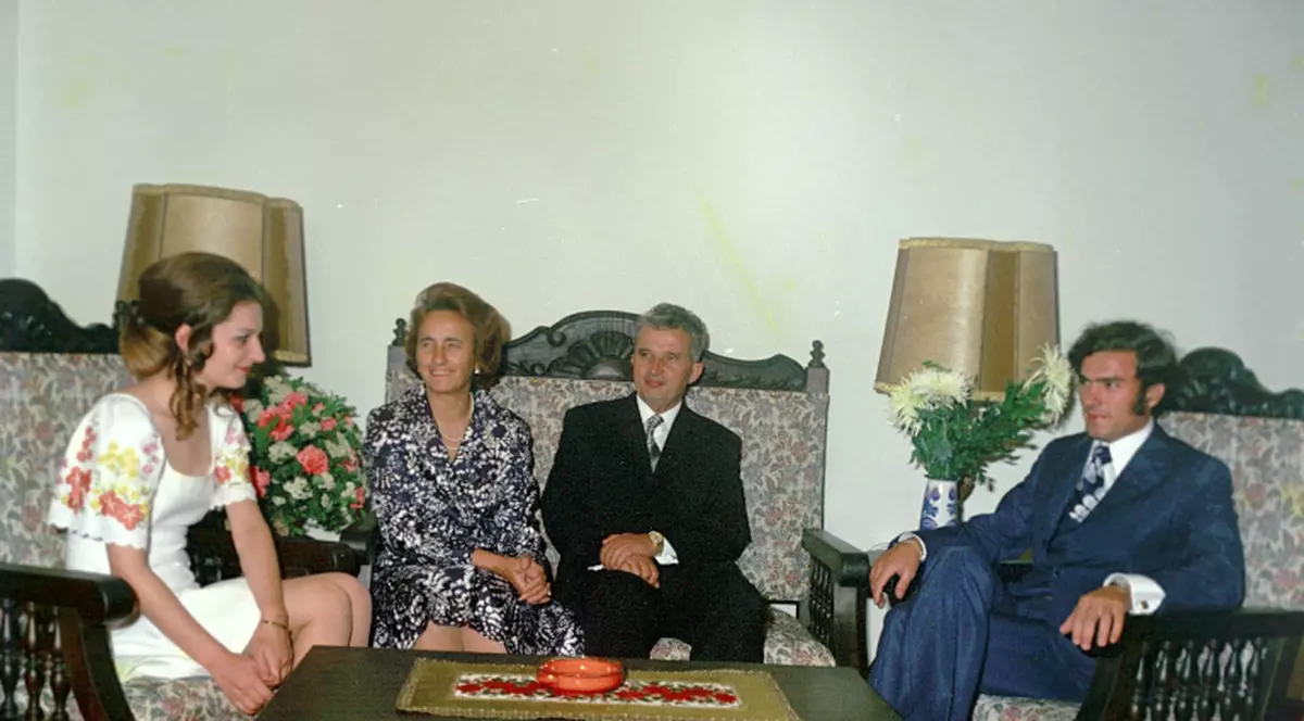 "Mama Omida i-a prezis Elenei Ceauşescu că va muri tragic la zi mare"