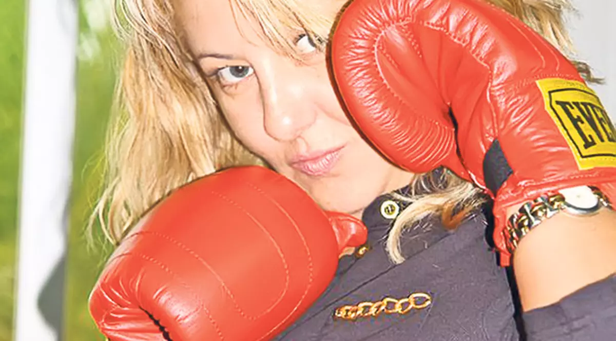 Antoanela, fosta soție a lui Rudel Obreja, are pumni grei