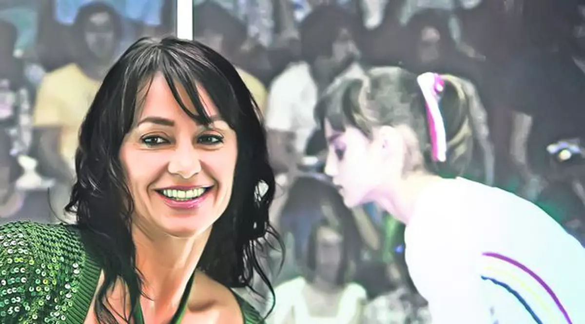 Surprinsă de un cutremur în studioul unei televiziuni din Japonia, Nadia Comăneci i-a amuzat pe colegii de platou: «Au râs de reacţia mea!»