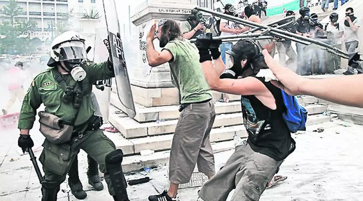 Autorităţile elene au anunţat că nu mai au bani decât până în octombrie şi dacă nu primesc împrumutul, intră în incapacitate de plată