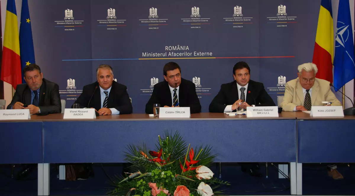 William Brînză către diplomaţii care îi reprezintă în lume  pe români: ”Să vă cumpăraţi telefoane care sună tare!”