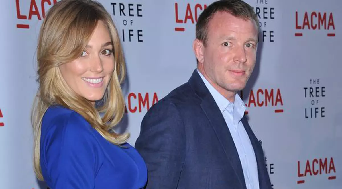 Guy Ritchie, fostul soț al Madonnei, a devenit din nou tată