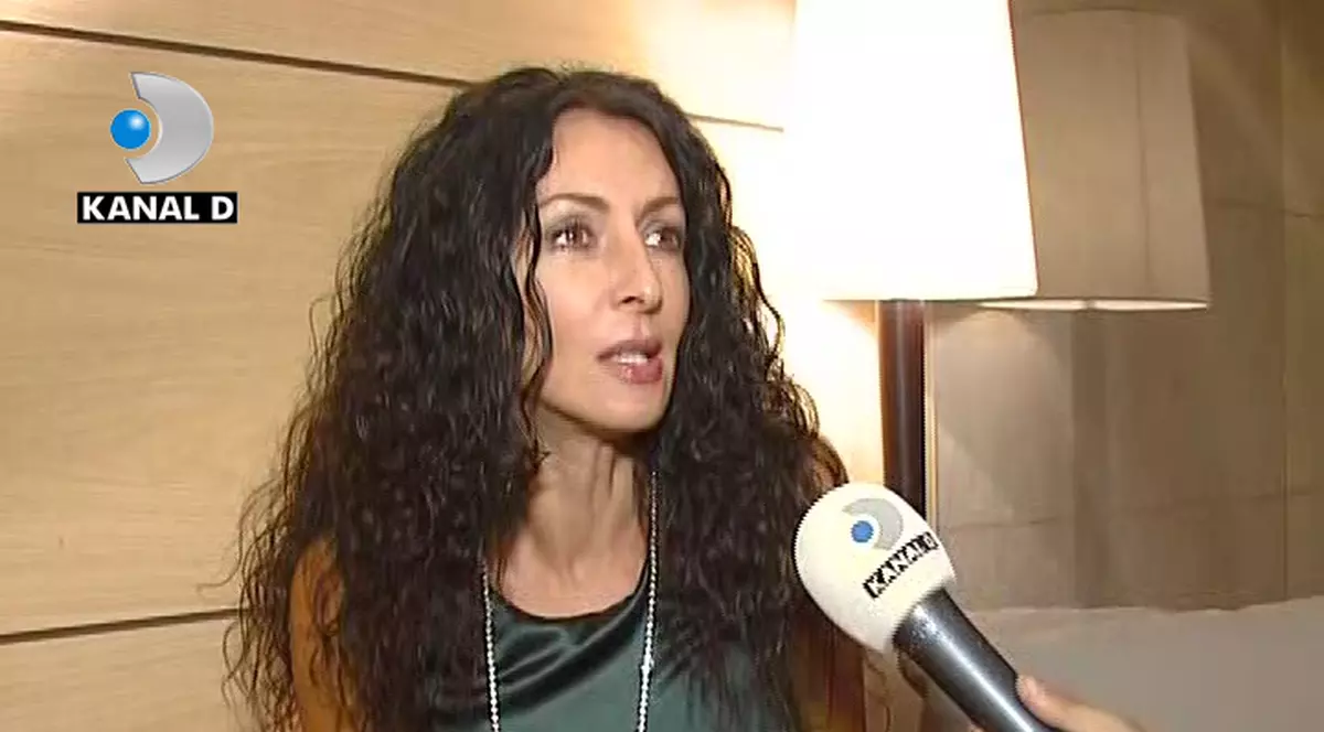 Mihaela Rădulescu: “Din când în când, îmi place să fumez trabuc!”