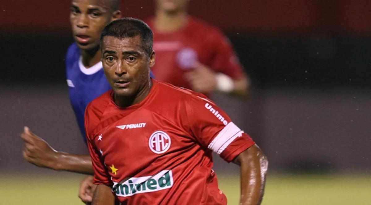 Cine a fost cel mai bun: Pele, Maradona sau... Romario?