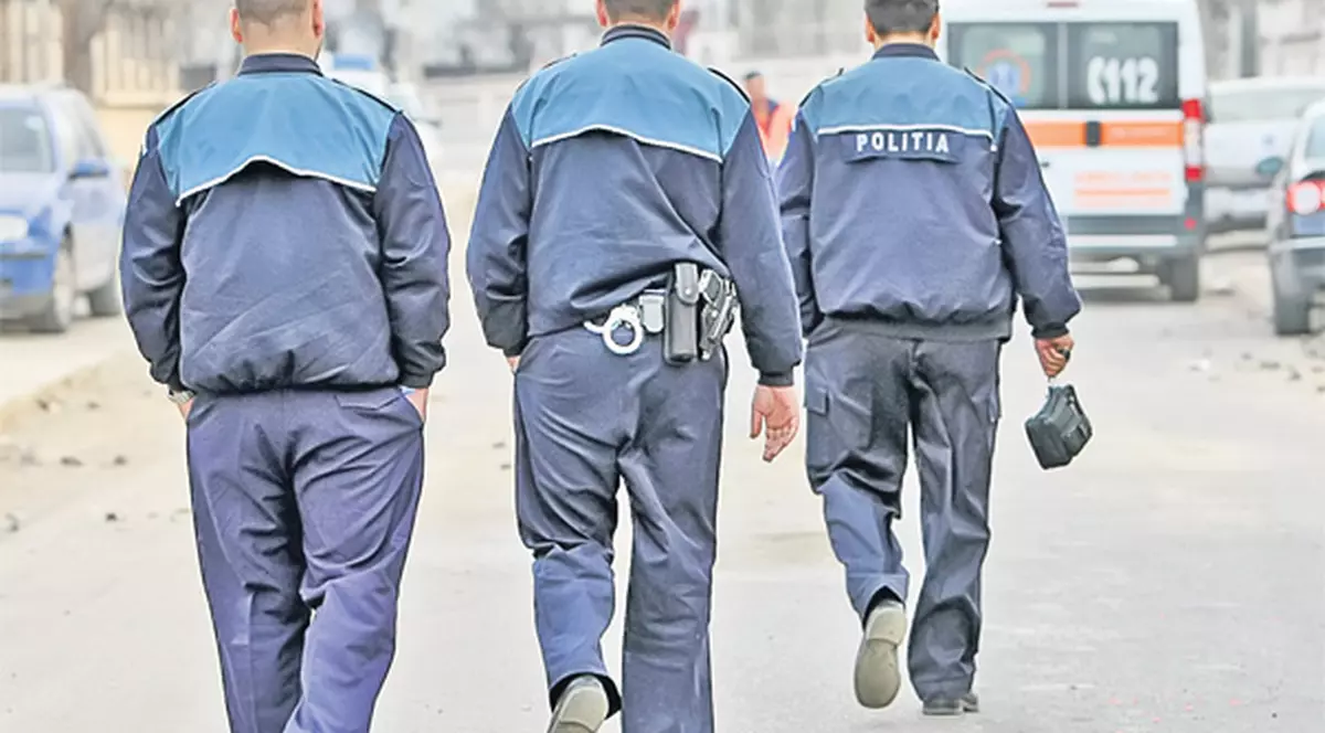 Primarii îşi fac «armate»
