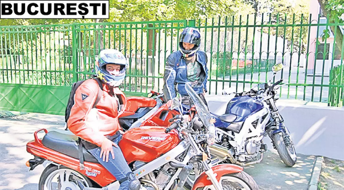 A început școala! Șmecherii, pe motoare ... săracii, cu căruța