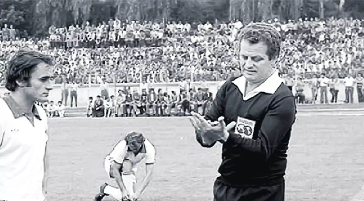 În 1981, şapte arbitri, în frunte cu renumitul Otto Anderco, au ajuns în puşcărie, pentru luare de mită de până la 50.000 de lei