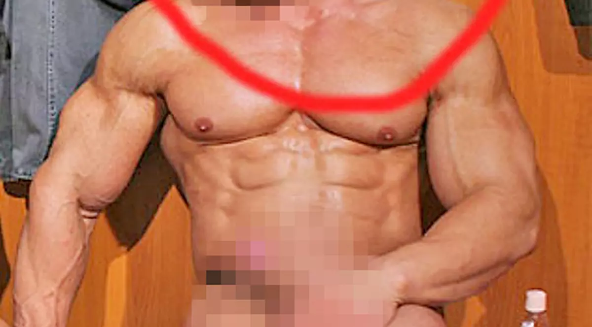 Video&foto | De necrezut! Politician ziua, vedetă pe site-uri gay noaptea?