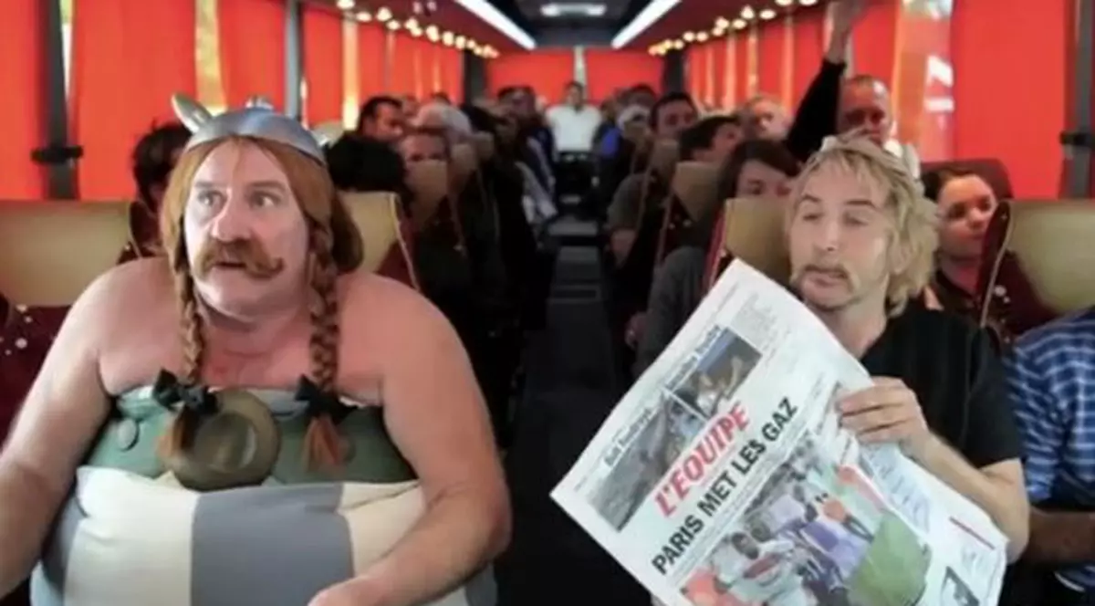 Video  | Gérard Depardieu face mișto de el însuși, după ce a urinat în avion