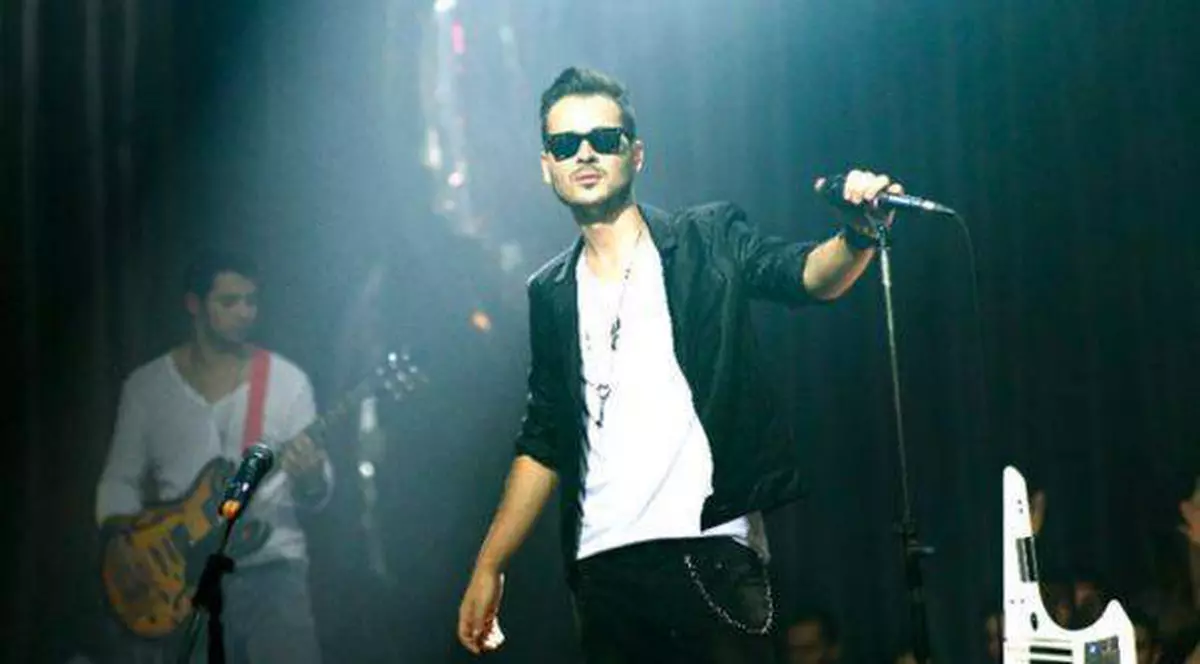 Edward Maya, surprins la o adunare MISA, dă replica: "Eu de la Sting am învăţat să practic yoga"