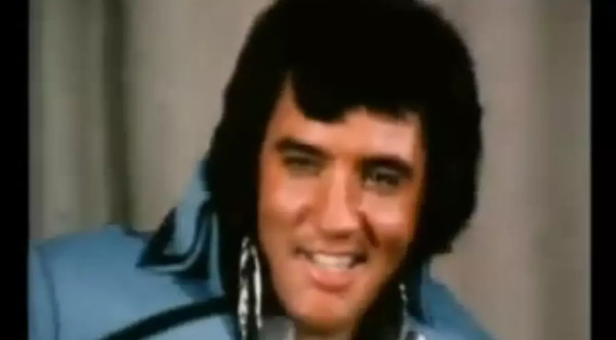 Video | Îl recunoşti? Care melodie e cântată de Elvis şi care de imitatorul său?