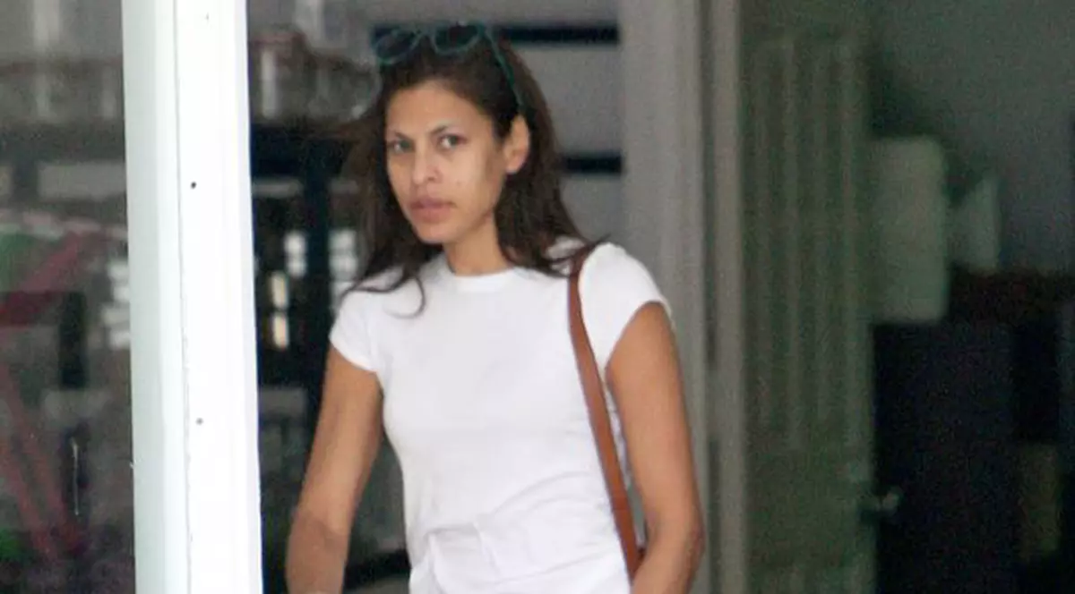 Eva Mendes, fără machiaj. Îți place cum arată? 
