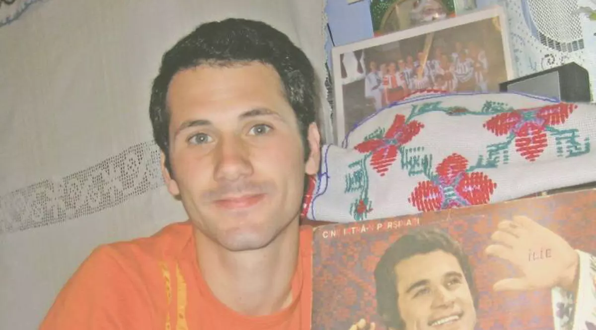 Tânărul despre care s-a spus că ar fi fiul secret al lui Ion Dolănescu concurează la Festivalul Maria Ciobanu