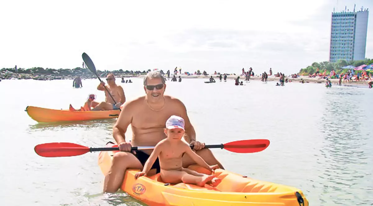 Foto | Fiica lui Helmuth și a Alexandrei Duckadam, s-a îndrăgostit de plimbările cu barca: «Tati, ce frumos a fost cu caiacul!»