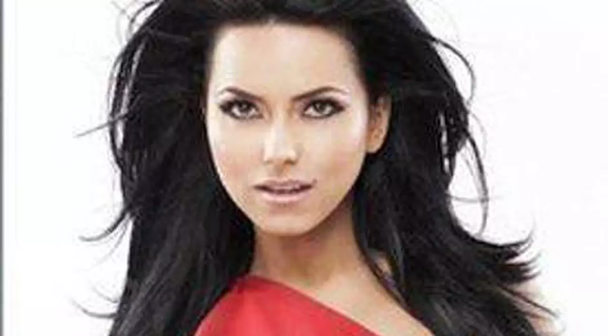 Inna va cânta două melodii înaintea meciului România - Franţa