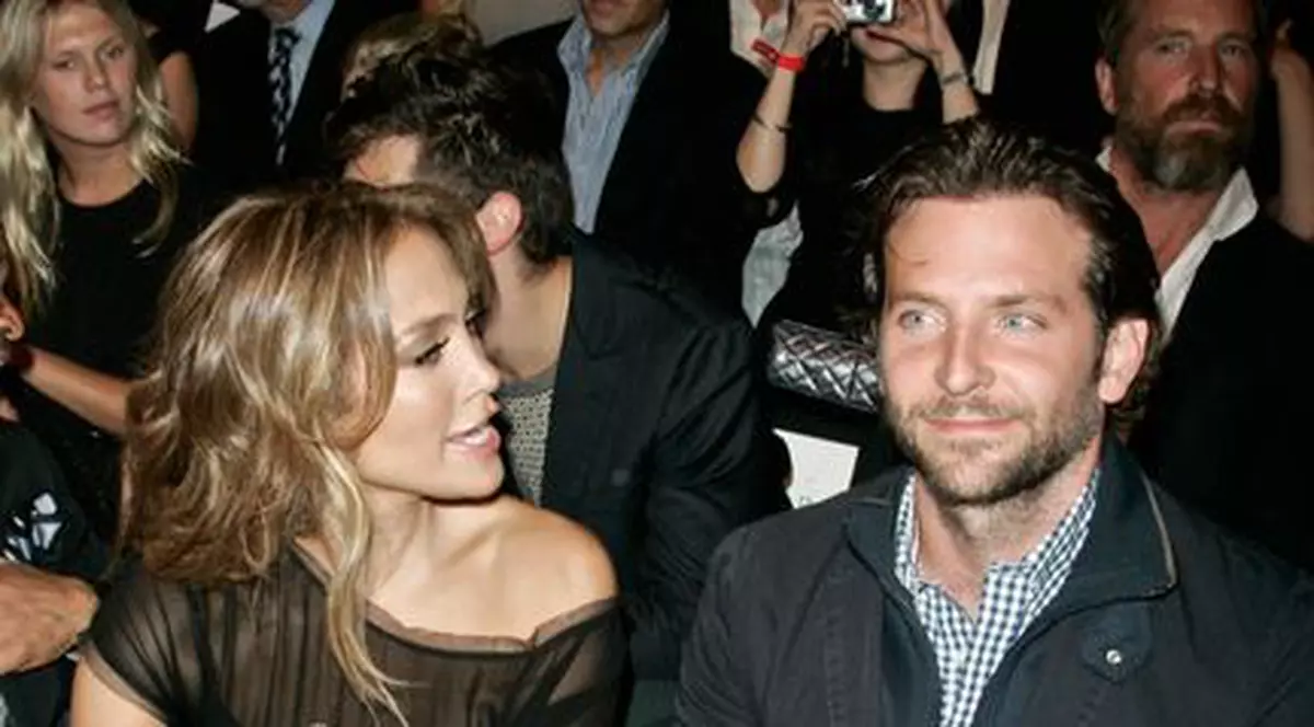 Jennifer Lopez are o nouă relaţie? Vezi cu cine a fost surprinsă la cină