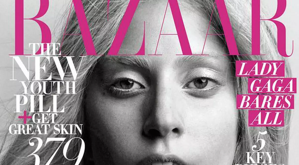 Lady Gaga a pozat nemachiată. Cum ți se pare că arată?