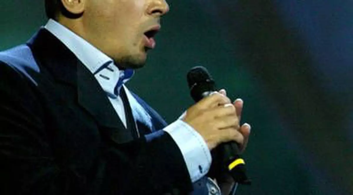 Marcel Pavel: ”Nu am primit niciun ban pentru a cânta imnul”