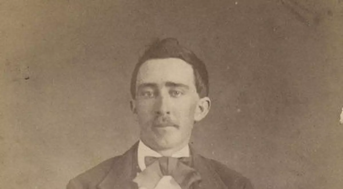 Şocant! | Nicolas Cage apare într-o fotografie din 1870!