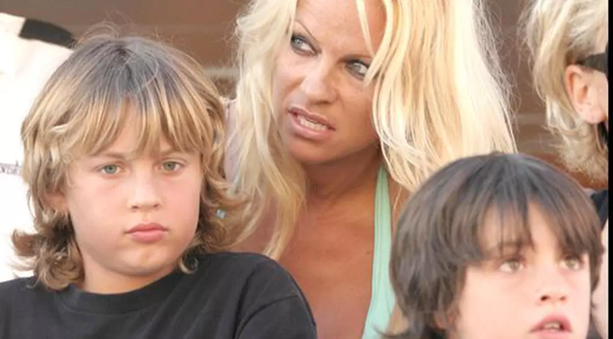 Pamela Anderson: "Fiii mei aleg bărbații cu care ies”
