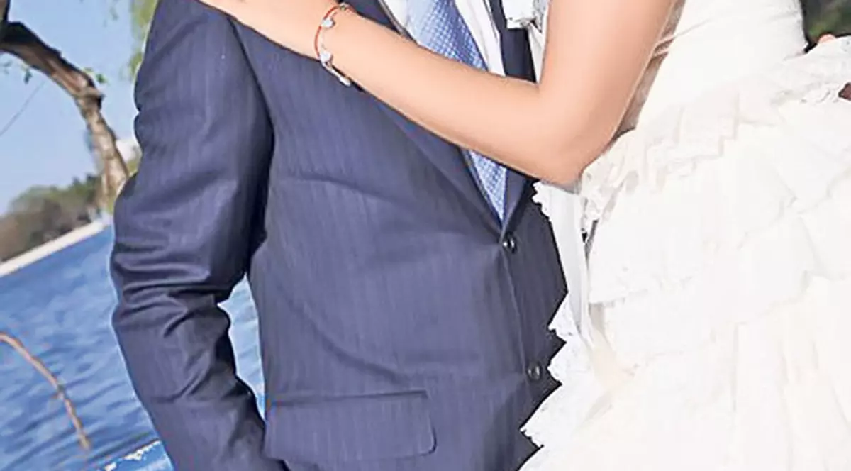 Corneluş Dinu nu vrea nuntă scumpă | Meniul va costa «doar» 200 €