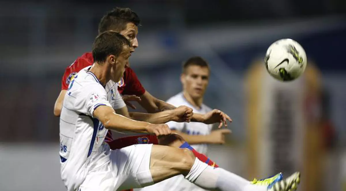 Steliştii nu joacă nimic, dar rup picioare!