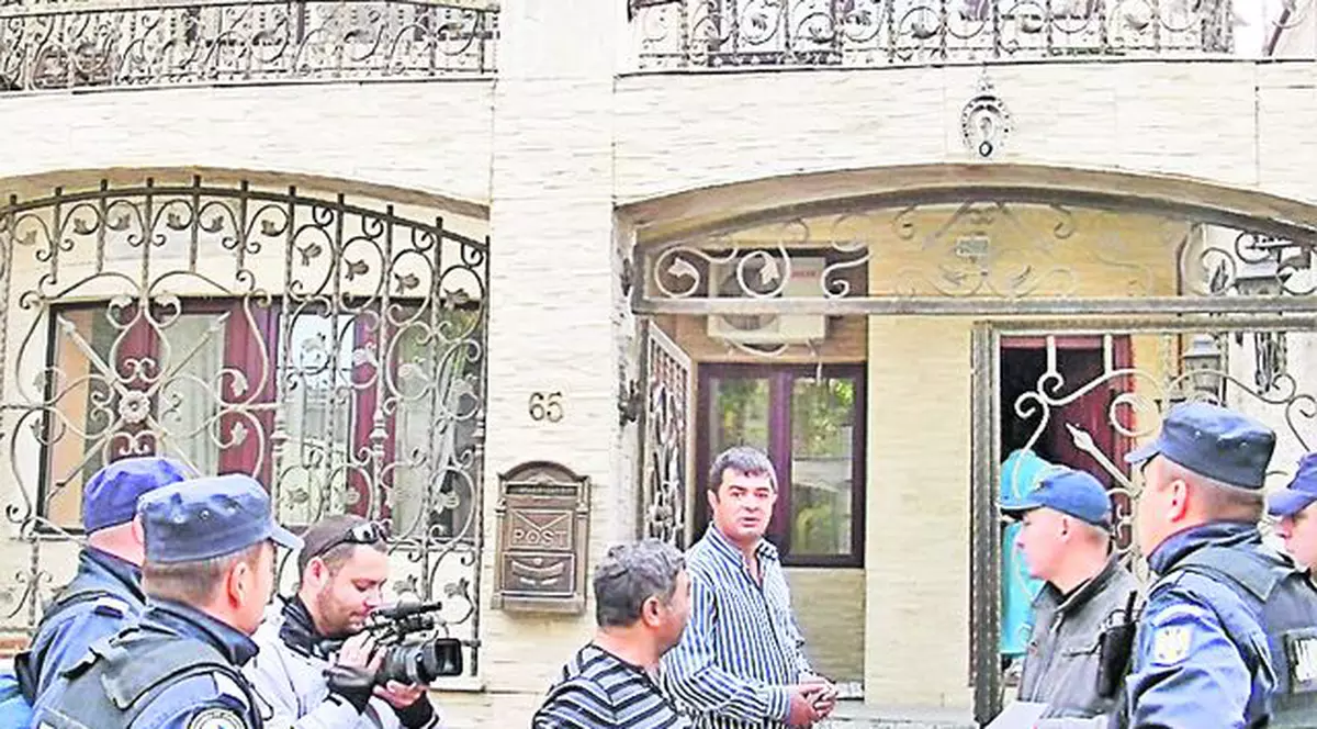 Stau în ditamai palatul, dar spun că n-au cu ce să plătească apa!