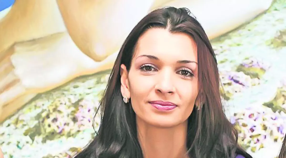 Alina Gabor a mers, ieri, la Ofiţerul Stării Civile din Bacău