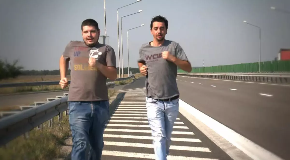 Doi noi trăsniți la Serviciul Român de Comedie