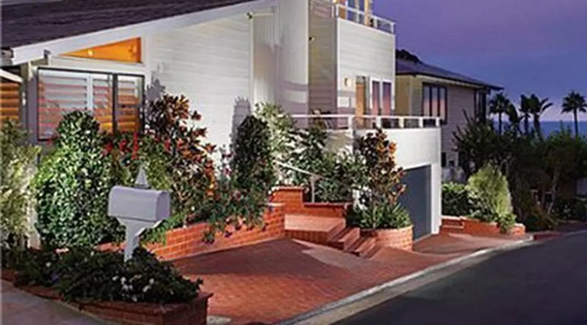 Vrei să te muţi în casa lui Brad Pitt? Trebuie să scoţi din buzunar 14 milioane de dolari