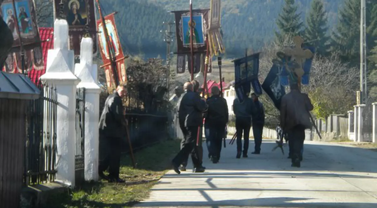 Foto | Tatăl şi fiii, ucişi de blestemul pădurii