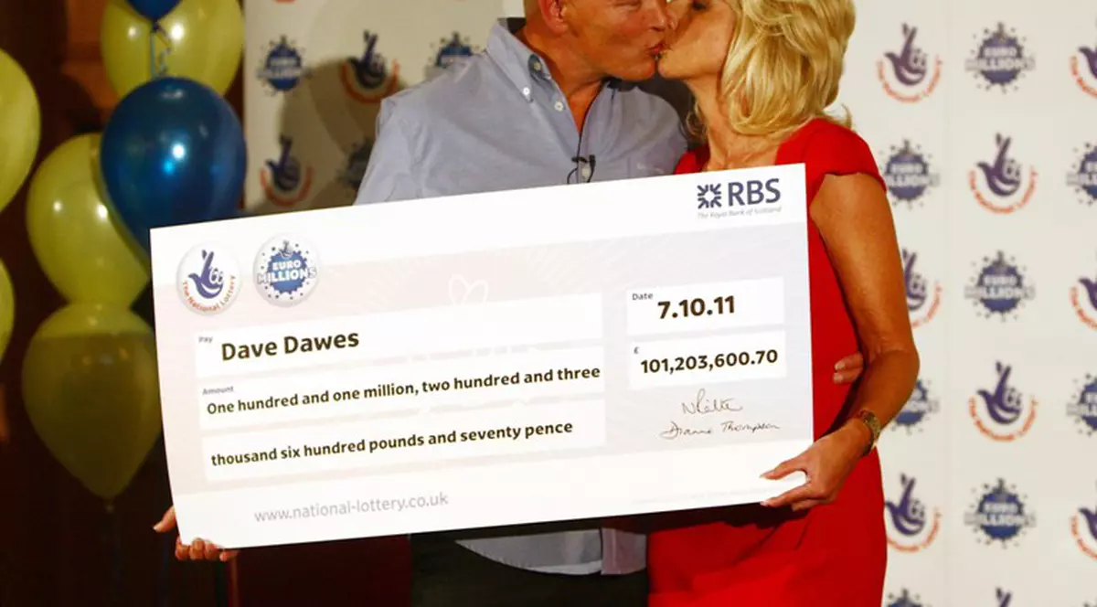 Doi britanici au câştigat la loto peste 115 milioane de euro! Află pe ce vor să-i cheltuie