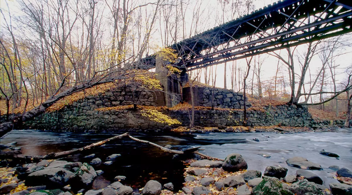 Un grup de hoţi a furat un pod de 15 metri lungime din America