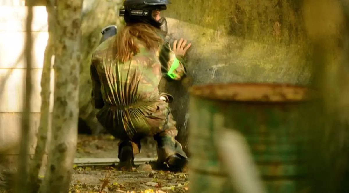 Foto | Angelina Jolie și Brad Pitt, echipați și înarmați până-n dinți, pregătiți de război