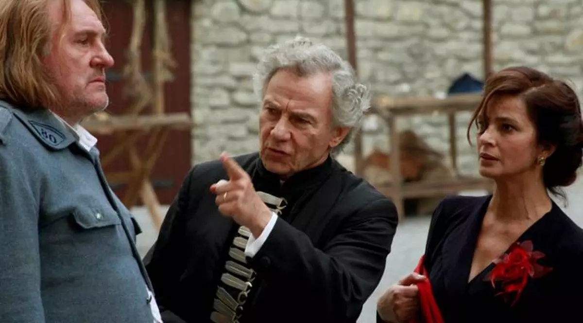 Harvey Keitel a devenit membru al Ordinului Cavalerilor Lup, la Târgu Mureş. Iată ce a suferit la iniţiere!